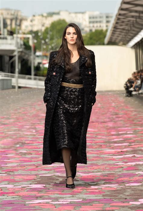 chanel winter 22 23|Vogue Reviews Chanel's Autumn/Winter ‘22/’23 .